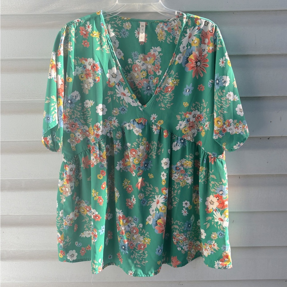 m t s top/ blouse | m t s v- neck floral top/ blouse. Size L color green
